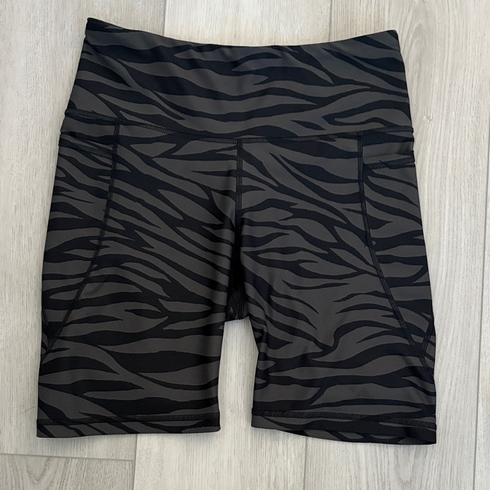 Old Navy Black Zebra and Floral Print Women's Bike Shorts - Picture 3 of 10